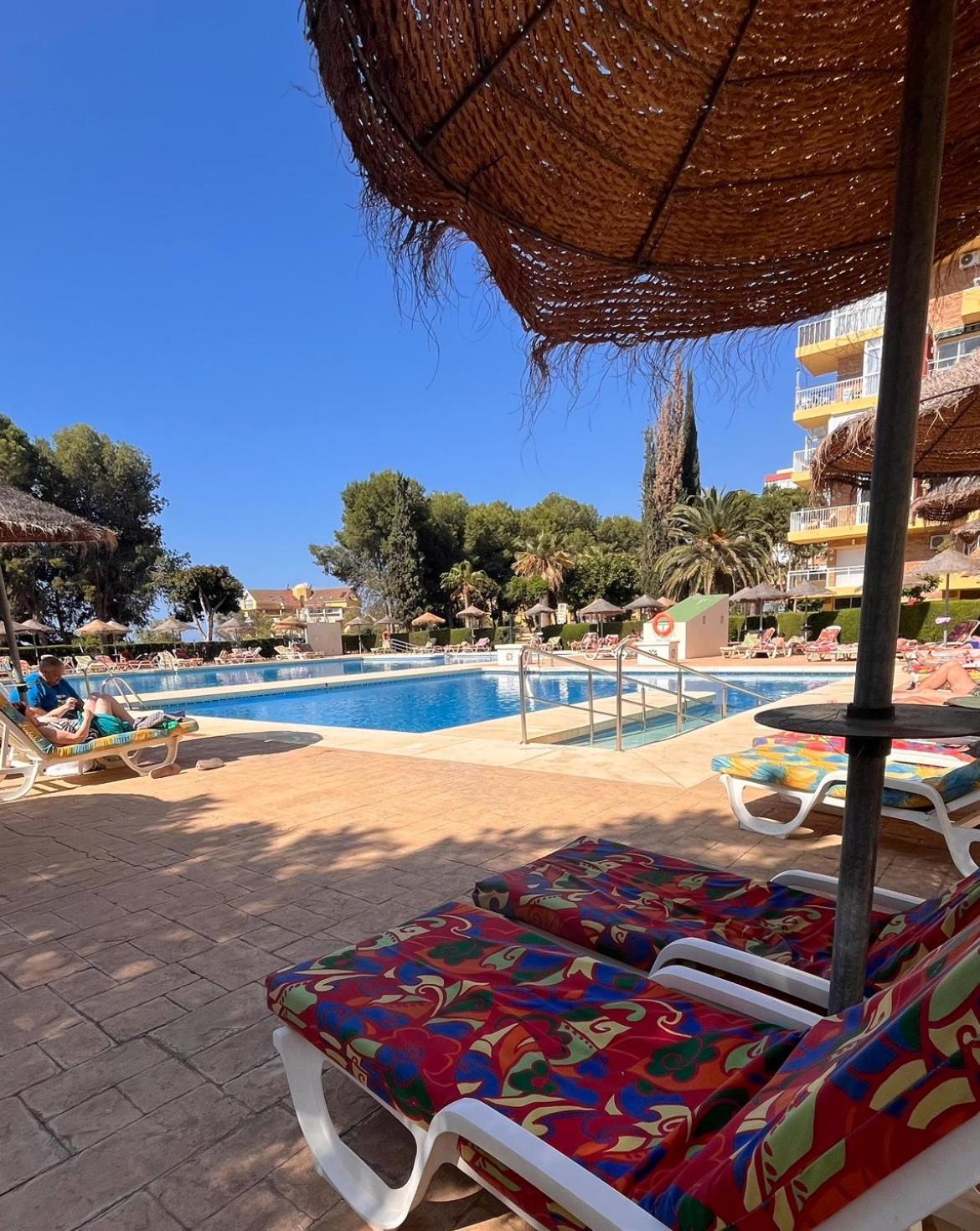 Coastal Feeling, Pools & Views Agata Apartamento
